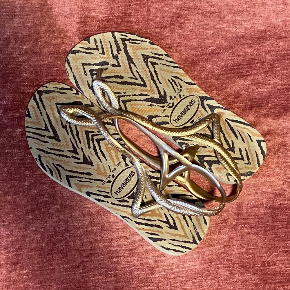 HAVAIANAS Gently-used Gold Sandal SZ 7/8